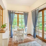 Вилла Golden - Forest Retreat With Jacuzzi And Garden View