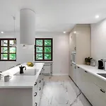 Golden - Forest Retreat With Jacuzzi And Garden View Вилла *