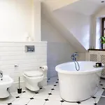 Вилла Golden - Forest Retreat With Jacuzzi And Garden View *