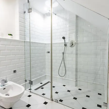 Golden - Forest Retreat With Jacuzzi And Garden View *