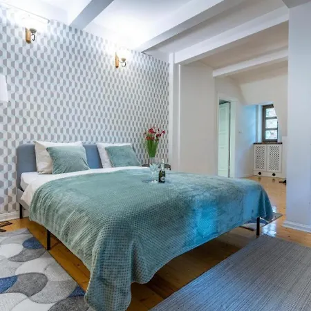 Villa Golden - Forest Retreat With Jacuzzi And Garden View *