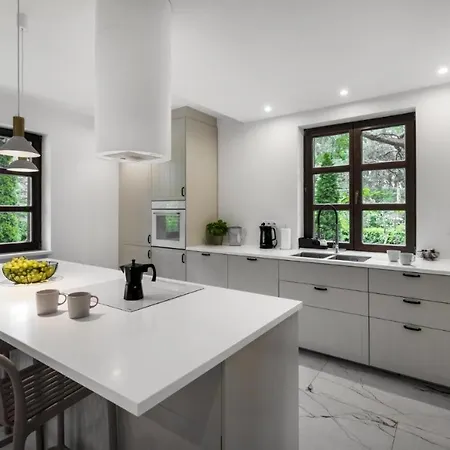 Golden - Forest Retreat With Jacuzzi And Garden View *