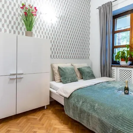 Villa Golden - Forest Retreat With Jacuzzi And Garden View Konstancin-Jeziorna