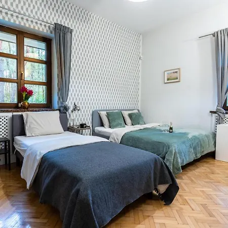 Golden - Forest Retreat With Jacuzzi And Garden View