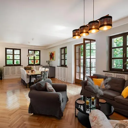 Golden - Forest Retreat With Jacuzzi And Garden View