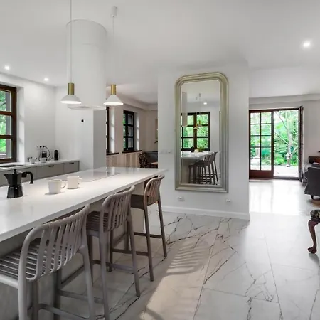 Villa Golden - Forest Retreat With Jacuzzi And Garden View *