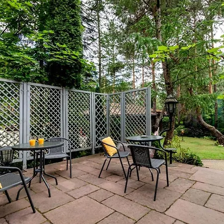 Golden - Forest Retreat With Jacuzzi And Garden View