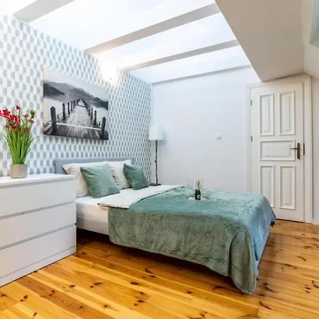 Golden - Forest Retreat With Jacuzzi And Garden View