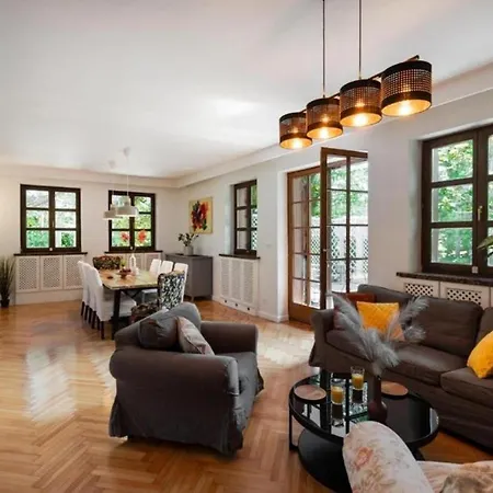 Вилла Golden - Forest Retreat With Jacuzzi And Garden View Констанцин-Езёрна