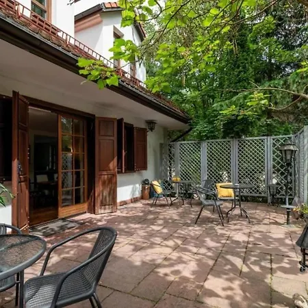 Golden - Forest Retreat With Jacuzzi And Garden View *