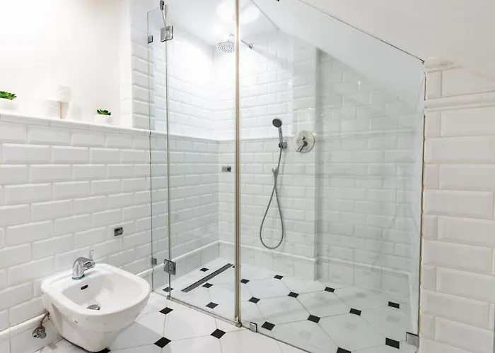 Golden - Forest Retreat With Jacuzzi And Garden View *