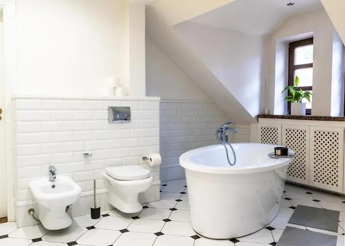 Вилла Golden - Forest Retreat With Jacuzzi And Garden View *