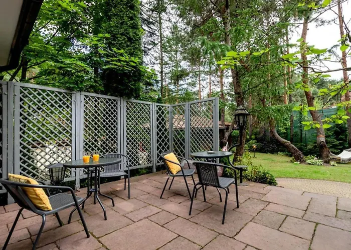 Golden - Forest Retreat With Jacuzzi And Garden View