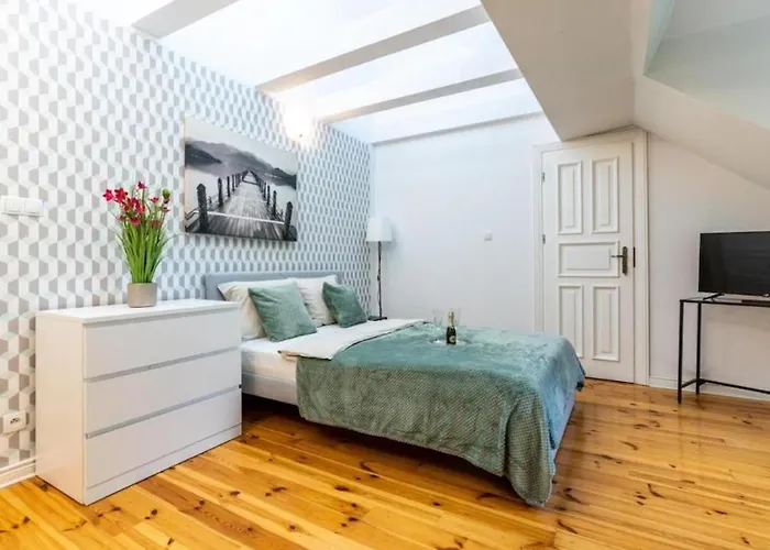 Golden - Forest Retreat With Jacuzzi And Garden View