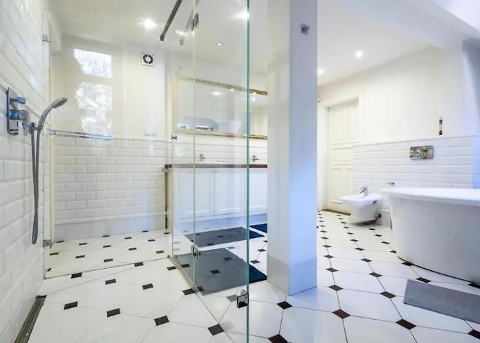 Golden - Forest Retreat With Jacuzzi And Garden View