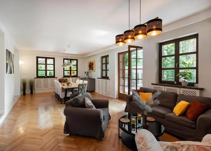 Вилла Golden - Forest Retreat With Jacuzzi And Garden View Констанцин-Езёрна