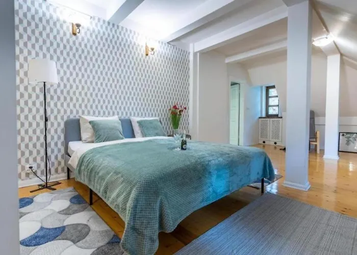 Golden - Forest Retreat With Jacuzzi And Garden View