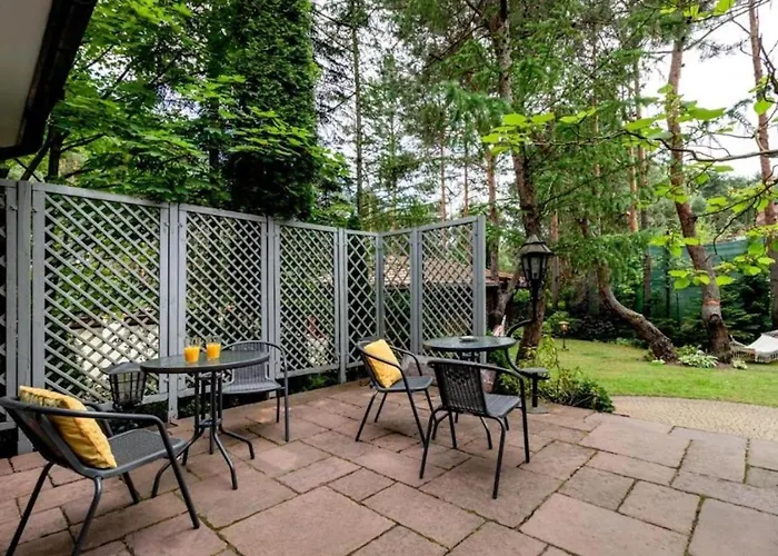 Golden - Forest Retreat With Jacuzzi And Garden View *